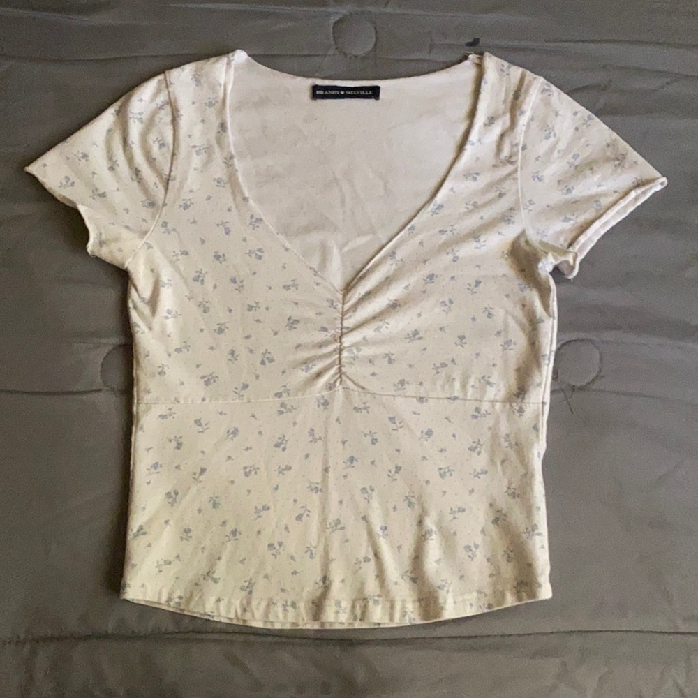 Brandy Melville cropped shirt, white with blue flowers,